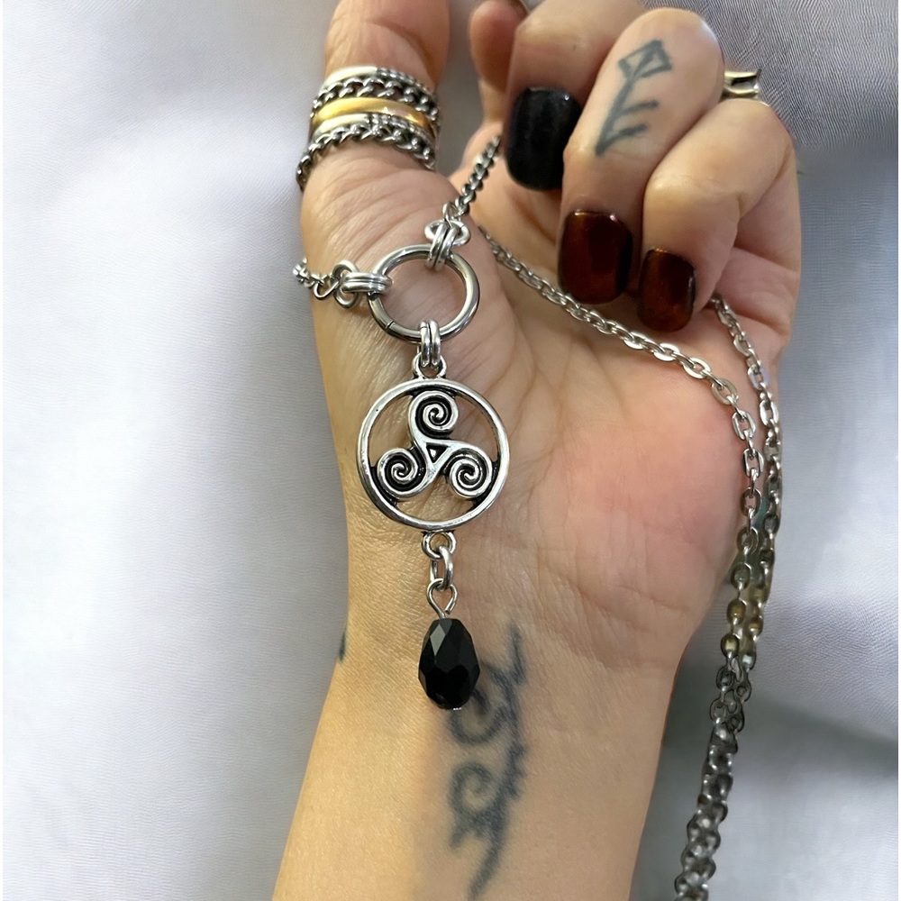 🔴Necklace stainless steel cable link chain celtic charm & dangly black crystal - Picture 8 of 10